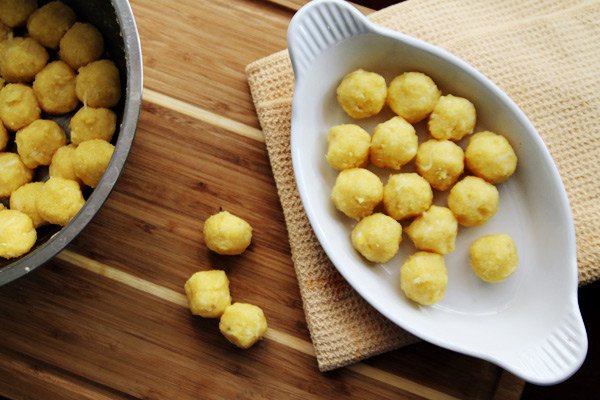 Nhân đậu xanh đã sên mịn để làm bánh dẻo