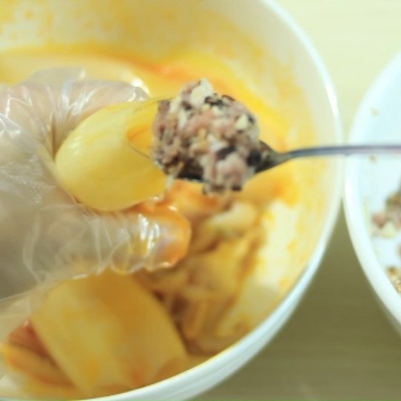 Nhồi nhân vào mực ống