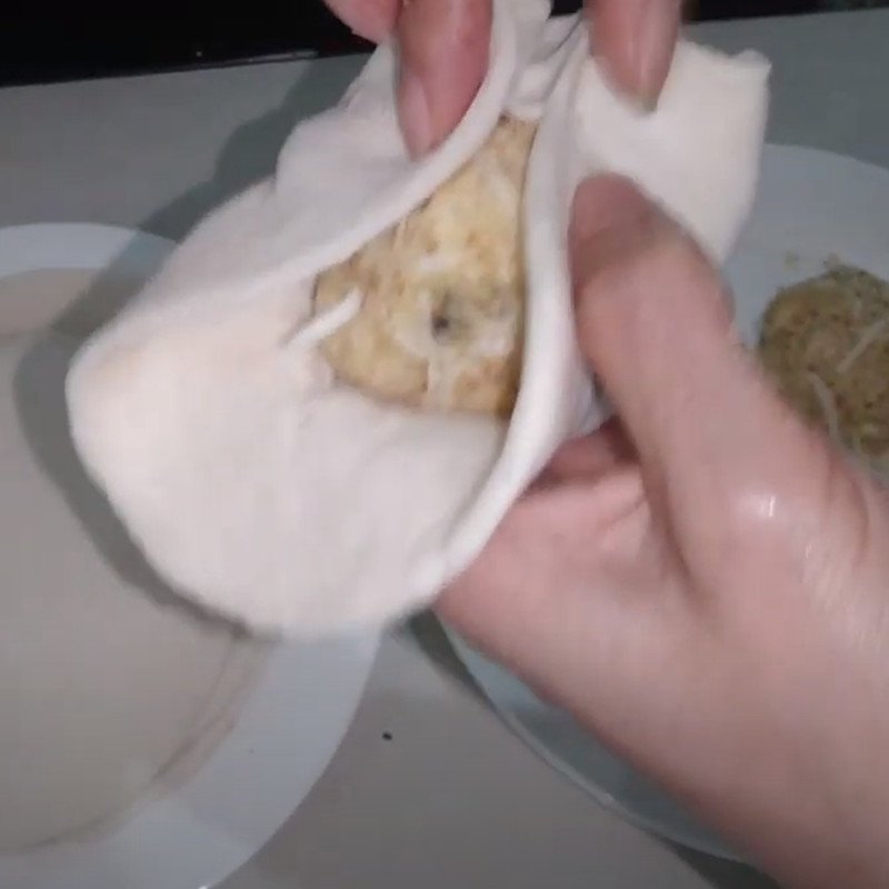 Những chiếc bánh bao đã bọc nhân sẵn sàng cho công đoạn hấp