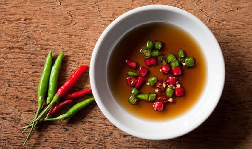 Những giọt nước mắm nguyên chất giúp món ăn thêm đậm đà, tăng hương vị thơm ngon