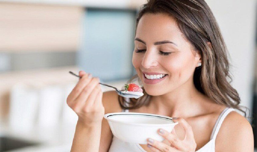 Những lưu ý khi tiêu thụ sữa chua không đường để tránh tác dụng phụ
