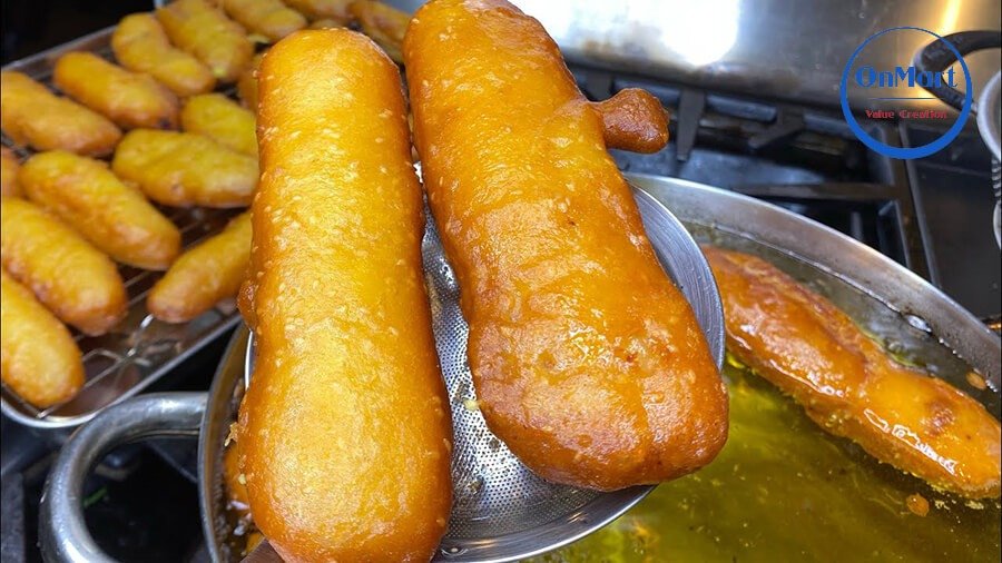 Những miếng chuối chiên kiểu Thái vàng ruộm, thơm ngon sau khi hoàn thành