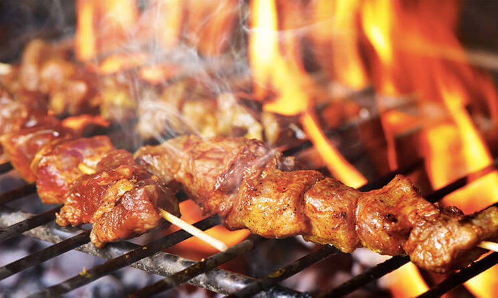 Những miếng thịt bò được ướp mật ong với màu sắc hấp dẫn