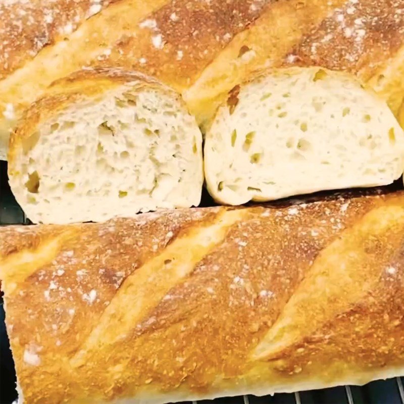 Những ổ bánh mì Pháp Baguette vàng ươm, hấp dẫn