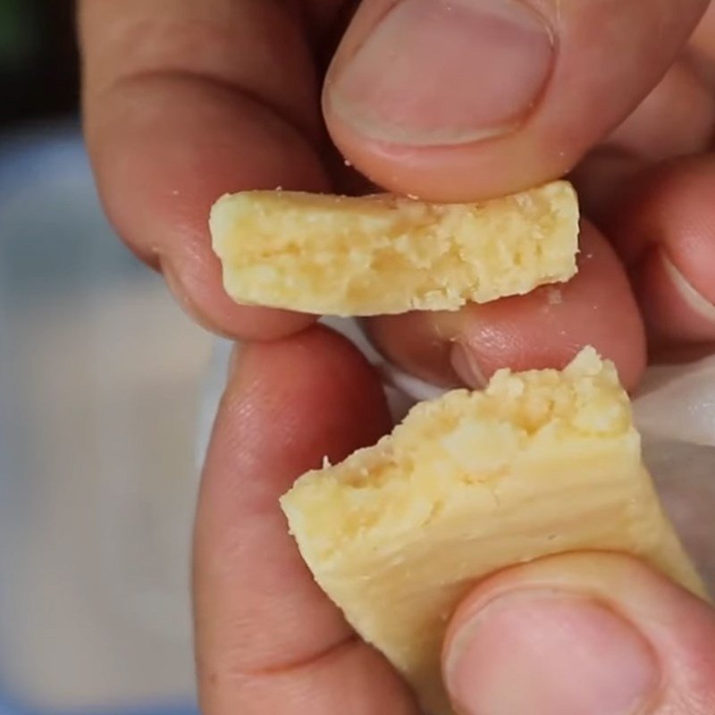 Những viên bánh sữa Ba Vì thơm ngon, hấp dẫn bày trên đĩa