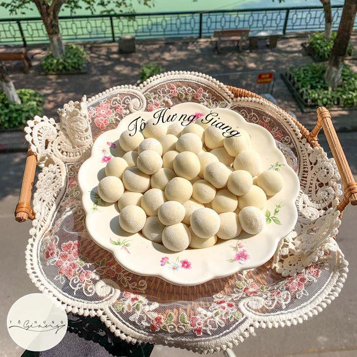 Những viên mochi sắn dẻo sau khi được vo tròn