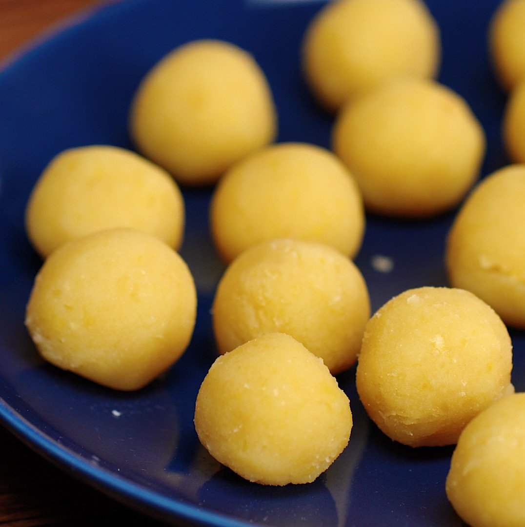 Những viên nhân đậu xanh chuẩn bị gói bánh tro miền Bắc.