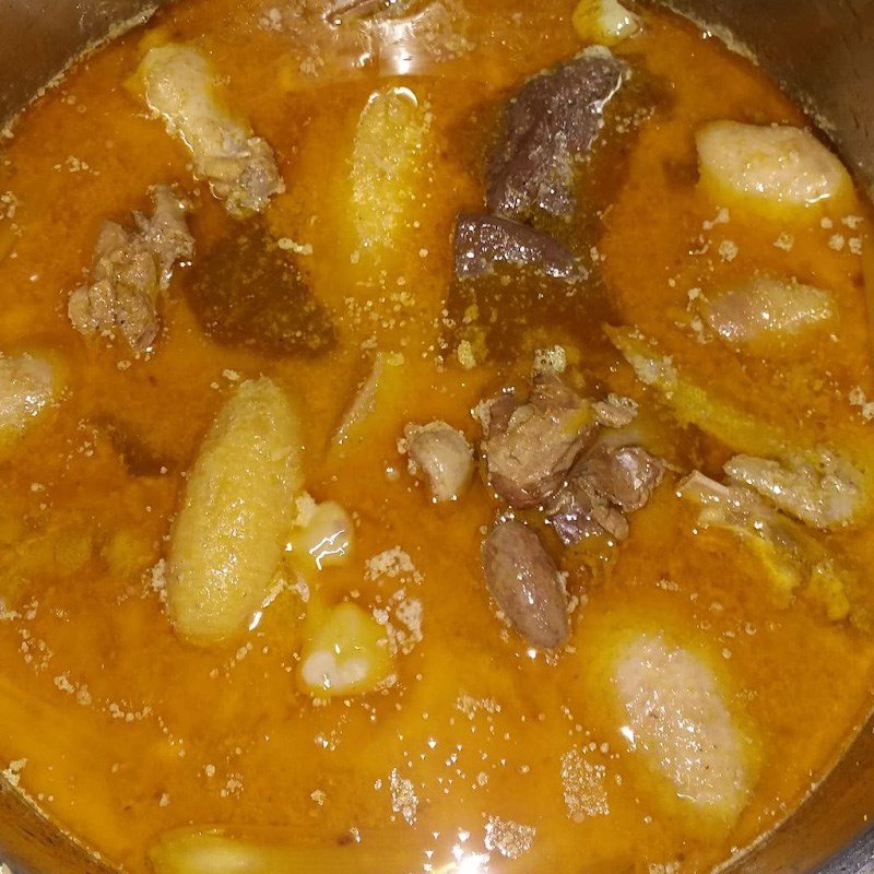 Nồi cà ri vịt sữa đặc sôi bùng