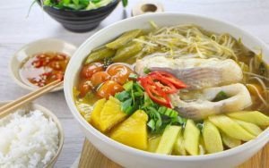Nồi canh chua cá miền Tây nóng hổi đầy ắp