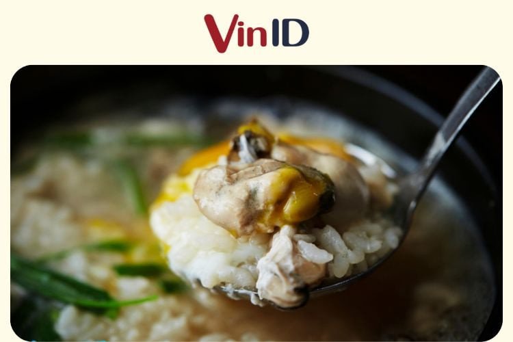 Nồi cháo hạt sen hải sản ninh nhừ thơm lừng
