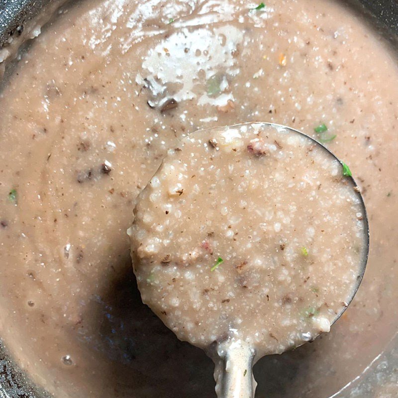 Nồi cháo lòng đang sôi sục, sẵn sàng cho bữa lẩu ấm cúng