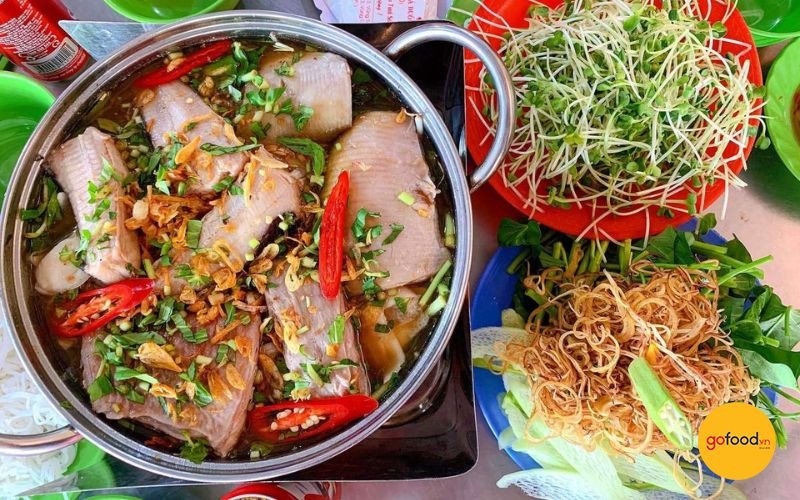 Nồi lẩu cá đuối Vũng Tàu nóng hổi, nghi ngút khói