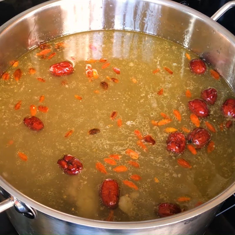 nồi lẩu đuôi bò thuốc bắc đã hoàn thành