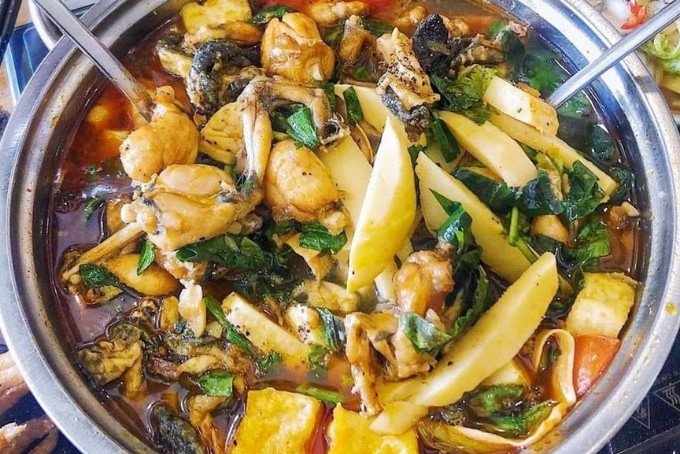 Nồi lẩu ếch măng cay miền Bắc thơm ngon hấp dẫn