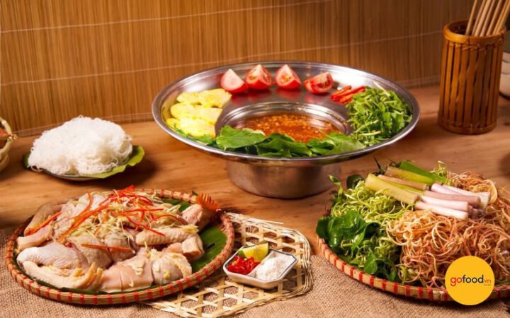 Nồi lẩu gà lá giang miền Bắc thơm ngon