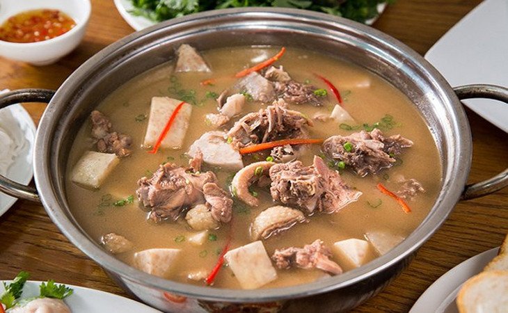 Nồi lẩu vịt nước dừa béo ngậy thơm ngon