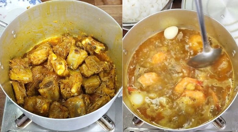 Nồi nước dùng đang sôi với sườn non và tôm, tạo nên hương vị đậm đà cho món mì Quảng sườn.