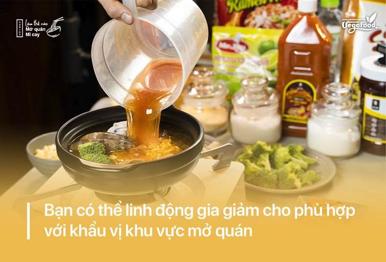 Nồi nước dùng mì cay sôi sùng sục sẵn sàng kinh doanh