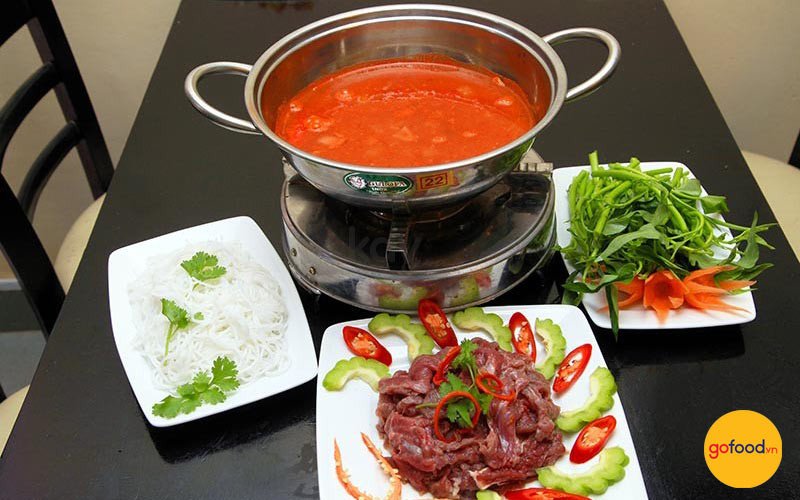 Nồi nước nhúng bò ớt đậm đà, chuẩn vị với độ cay tùy chỉnh