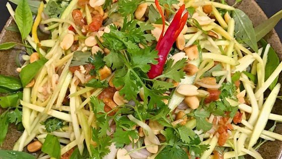 Nộm gà xoài xanh