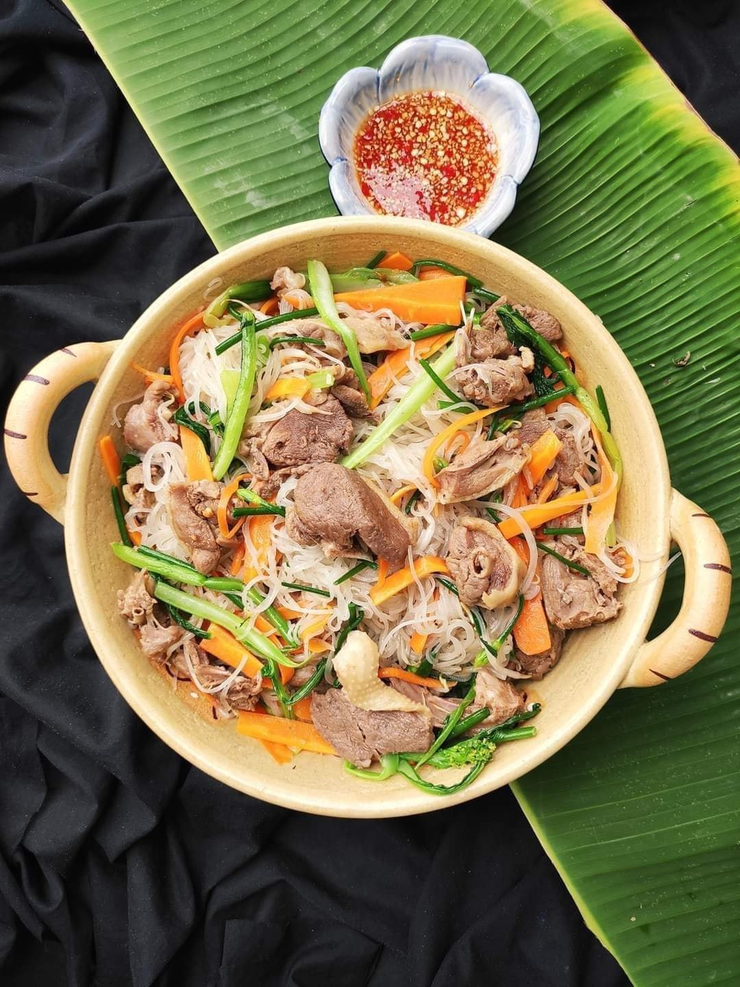 Nước chấm chua ngọt chuẩn vị để ăn kèm hủ tiếu xào