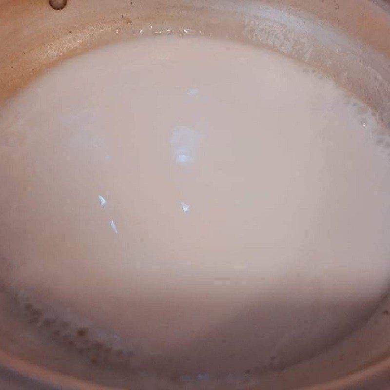 Nước cốt dừa sánh mịn, thơm béo cho món chè đậu đỏ bột báng