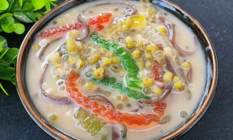 Nước cốt dừa thơm béo, bổ dưỡng là linh hồn của món chè đậu xanh nước cốt dừa