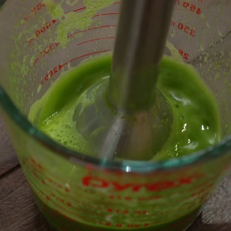 Nước cốt rau bina xanh tự nhiên cho công thức bánh tortilla