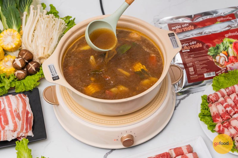 Nước dùng lẩu bò đậm đà, chua cay và ngọt thanh chuẩn vị