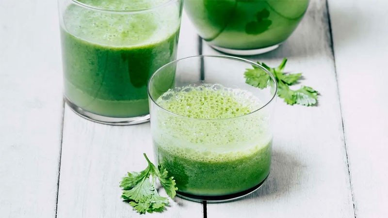 Nước ép rau mùi tây và ngò rí