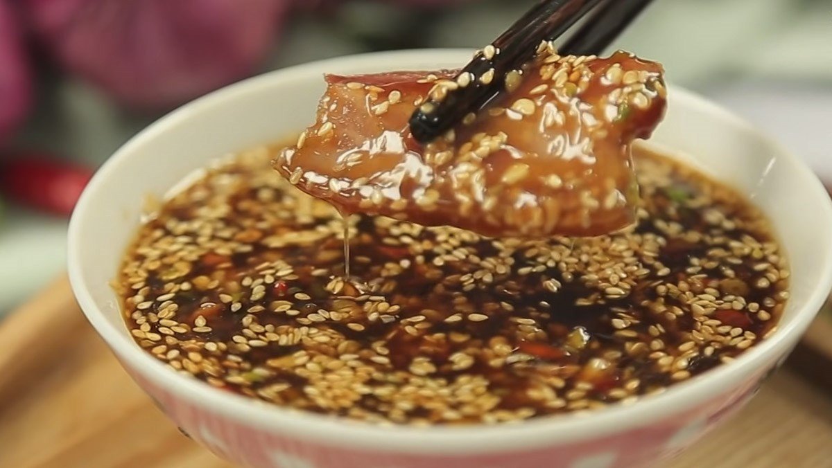 Nước sốt chấm thịt nướng từ xì dầu đậm đà