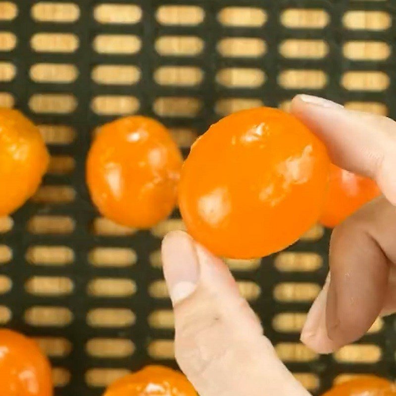 Nướng trứng muối cho bánh bông lan Meizan