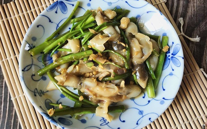 Ốc giác xào rau muống xanh mướt, công thức xào ốc ngon cho bữa cơm