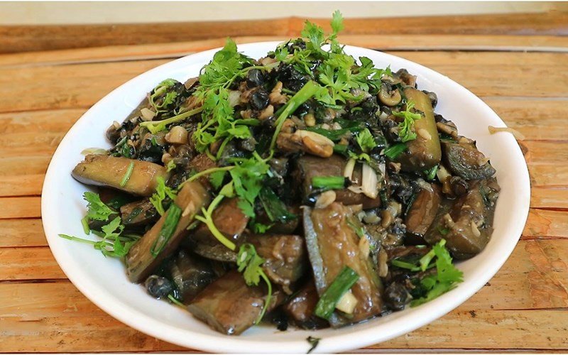 Ốc xào cà tím nóng hổi, cách xào ốc ngon độc đáo