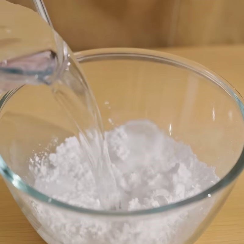 Pha bột năng đúng kỹ thuật cho bánh bột lọc lười