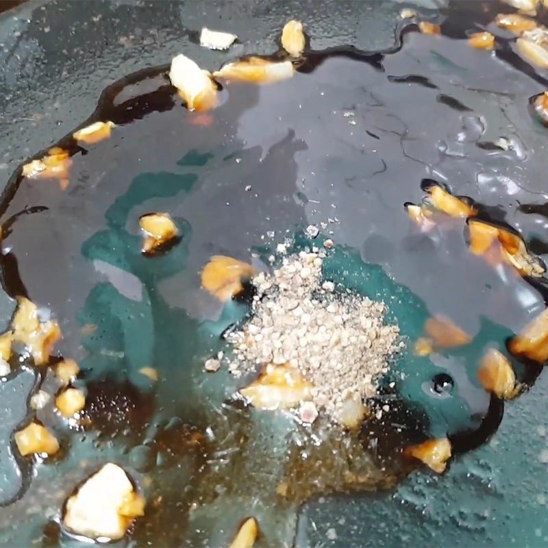 Pha chế nước sốt dầu hào sánh mịn cho món cải thìa xào