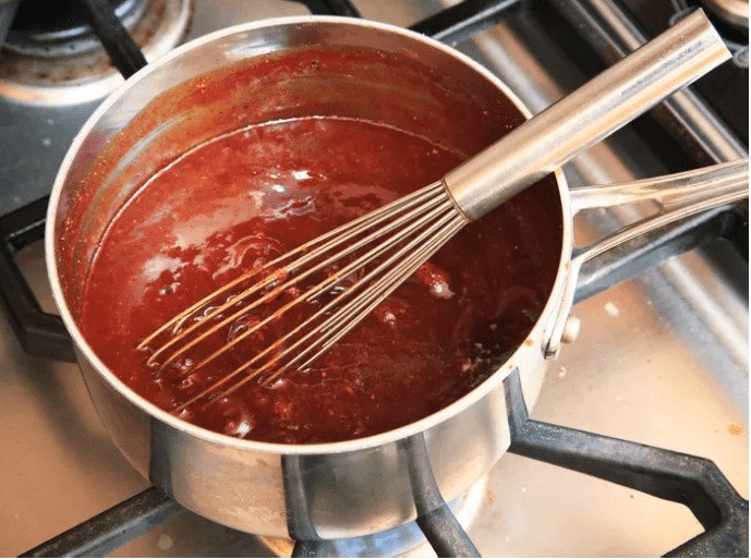 Pha sốt BBQ ăn cùng thịt bò nướng