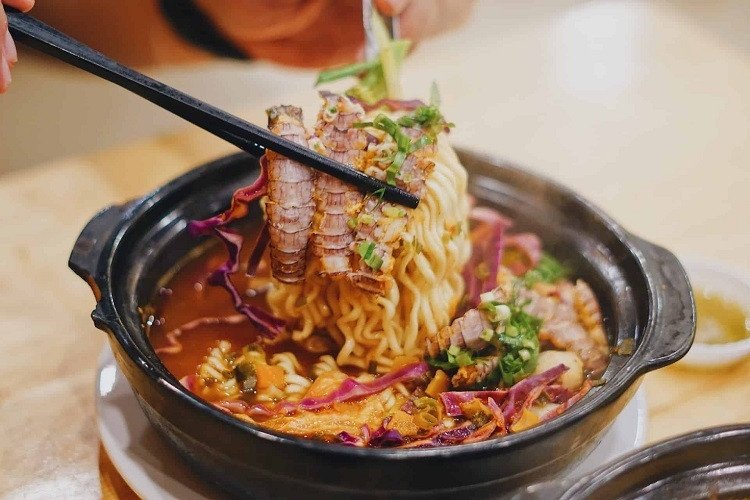 Phân tích hàm lượng calo trong mì cay thập cẩm