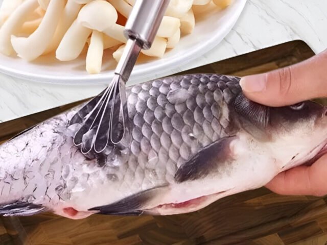 Phi lê cá chép giòn đã ướp sẵn và các loại nấm tươi chờ xào