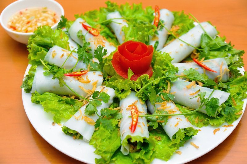 Phở cuốn chay với rau củ tươi, lựa chọn giảm cân hiệu quả