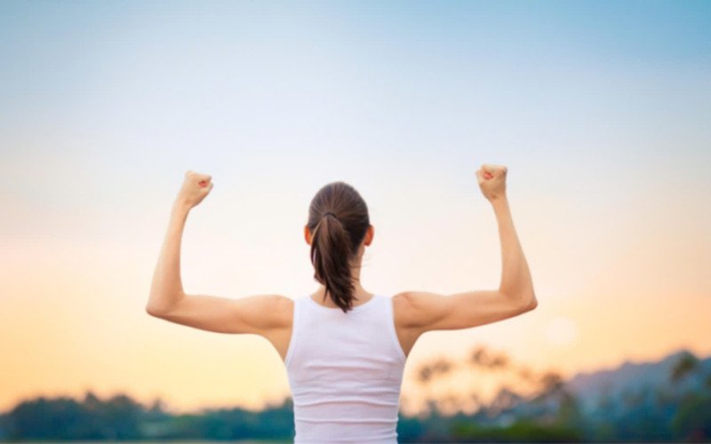 Phụ nữ lớn tuổi với xương chắc khỏe nhờ canxi từ hạt mè đen, lợi ích calo trong mè đen.