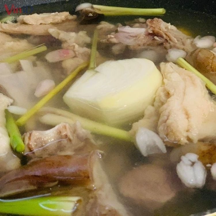 Quá trình hầm xương dê tạo nước dùng