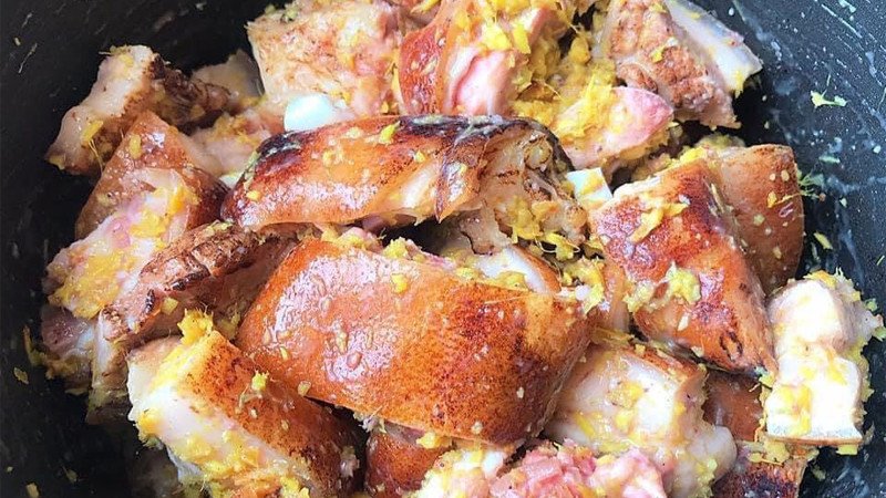 Quá trình nấu chồn hương giả cầy trên bếp