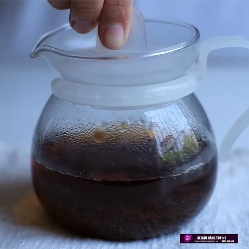 Quá trình ủ trà đen để pha trà sữa than tre thơm ngon