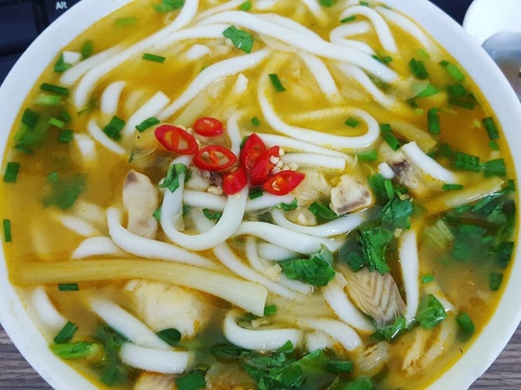 Quán bánh canh cá lóc Huế Đào thu hút nhiều sinh viên