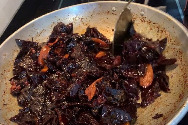 Quy trình rim khô bò đen sánh mịn, chuẩn vị tại nhà