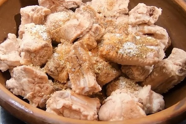 Quy trình ướp sườn non thấm vị để xào chua ngọt