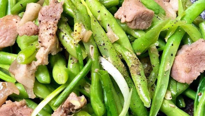 Quy trình xào đậu đũa với thịt heo đậm đà