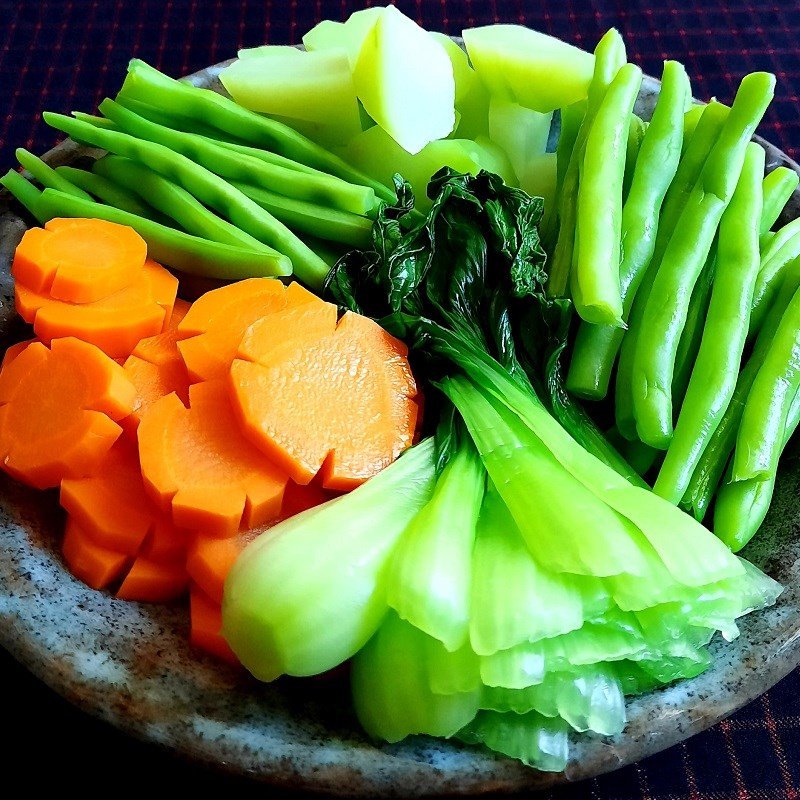 rau củ luộc xanh giòn ăn với kho quẹt