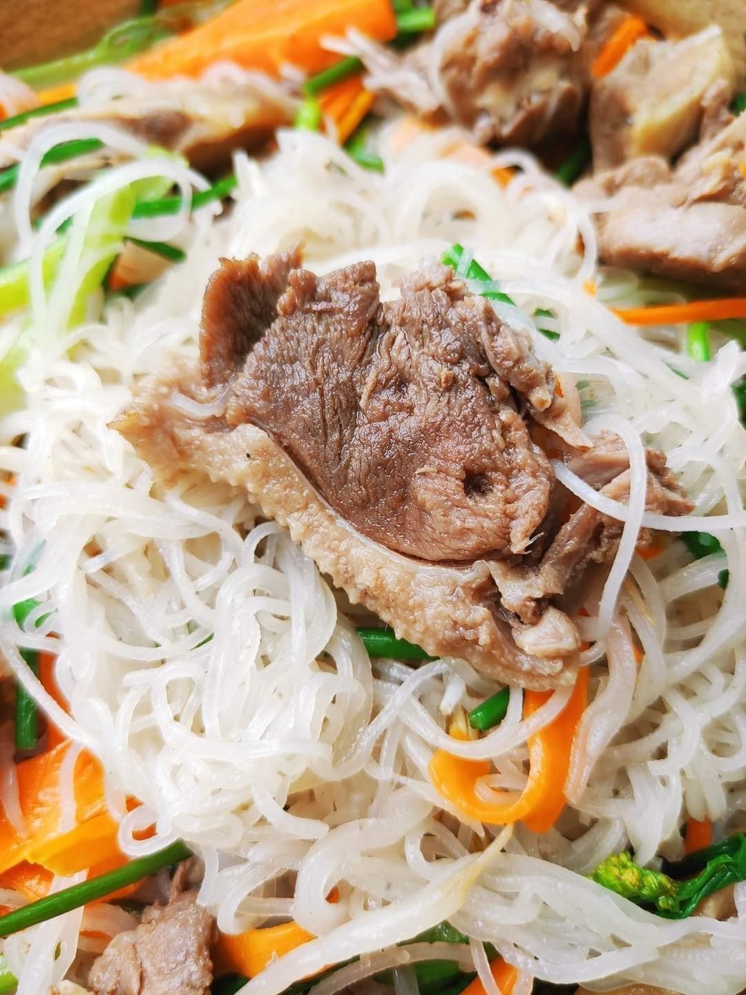 Rau củ tươi ngon đã sơ chế sẵn sàng cho món hủ tiếu xào